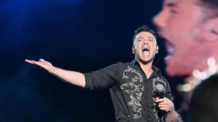 Tiziano Ferro acclamato al Maradona, duetto con Ranieri: “Mi avete dato tutto, anche il re di Napoli”