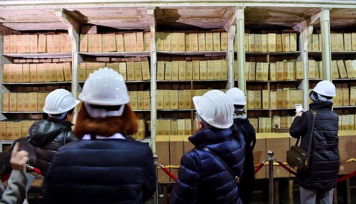 Milano, aprono archivio e sepolcreto della Ca' Granda: primi visitatori nel percorso dei segreti