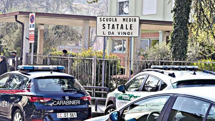 Trescore Balneario, paura nella scuola della prof accoltellata: “In passato altre violenze”