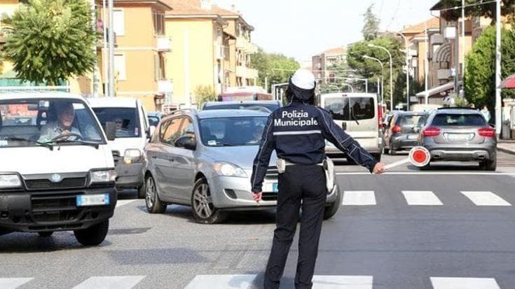 Nuovo Codice della strada, a Bari boom di patenti ritirate e sospese. Ma gli incidenti non calano