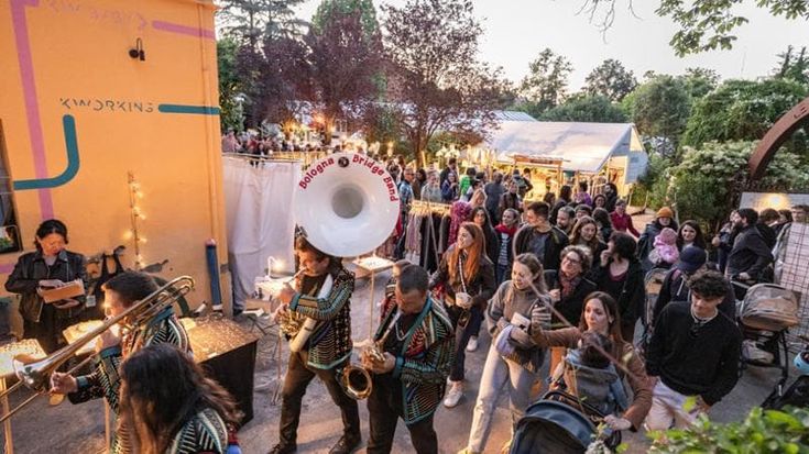 Nelle Serre d’Estate si coltiva cultura: ai giardini Margherita cinema, musica e impegno civile