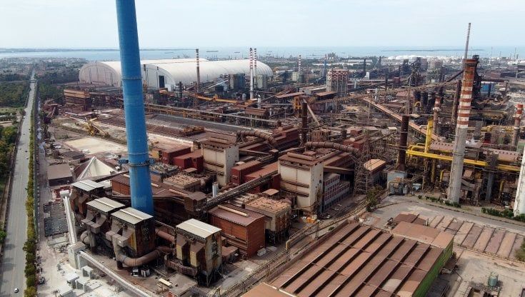 Taranto, picchi di benzene nell'aria: Acciaierie d'Italia indica Eni come possibile responsabile