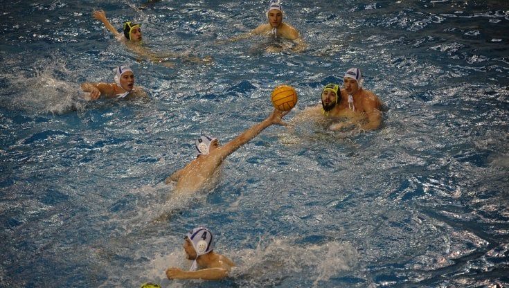 Si ritorna in vasca: le piscine si rianimano con le sfide di nuoto e pallanuoto