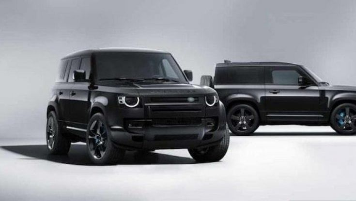 Defender V8 Bond Edition, 007 al volante