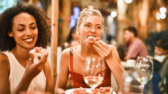 Gli italiani e il cibo: la tradizione vince ancora sull'innovazione 