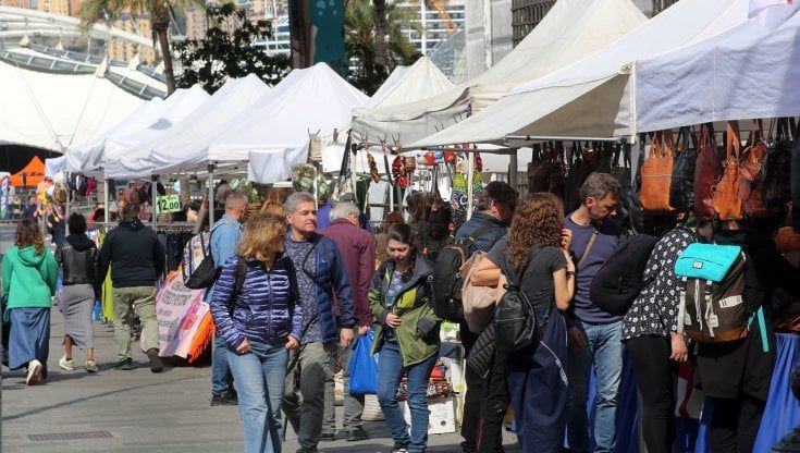Genova e il ponte, i turisti invadono il centro. Federalberghi: "Riviera disomogenea, Ponente più in affanno"