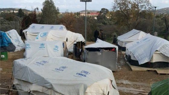 Grecia, il limbo dei migranti nell'Egeo aiutati dalle Ong mentre il Governo latita