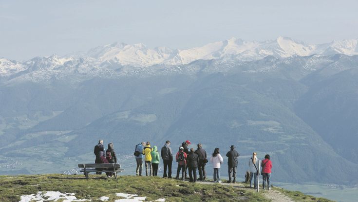 Lo scrittore Cognetti: “Jovanotti faccia un passo indietro, così si tradisce la montagna”