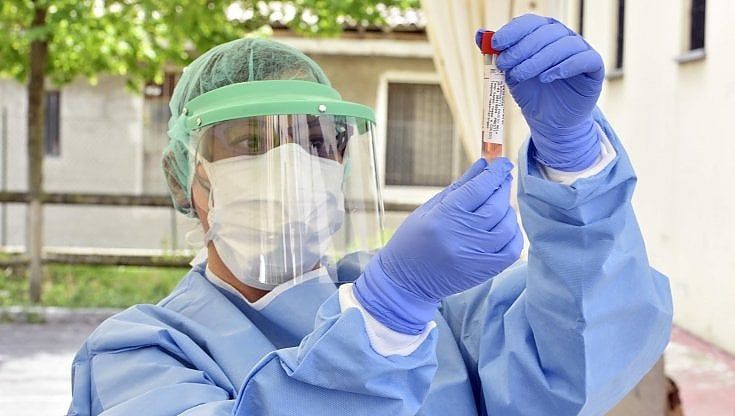 Covid, i pugliesi postivi tornano oltre 102mila. Nelle ultime 24 ore i nuovi casi sono 5.860. Undici morti