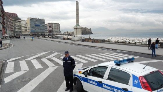 Napoli, l'allarme del sindaco: "Servono più vigili"