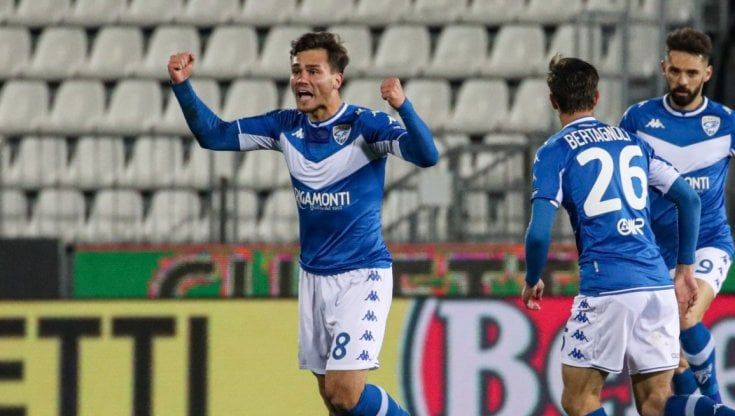 Serie B: il Brescia rimonta il Perugia e vola in vetta. Pari tra Benevento e Cremonese