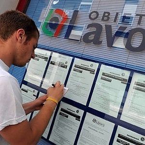 Lavoro, in Italia si trova con parenti e amici: "Così si svilisce il merito"