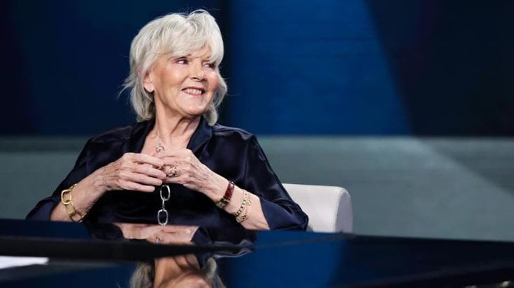 Caterina Caselli compie 80 anni: dal casco d’oro del Piper alla scoperta di Elisa e Negramaro