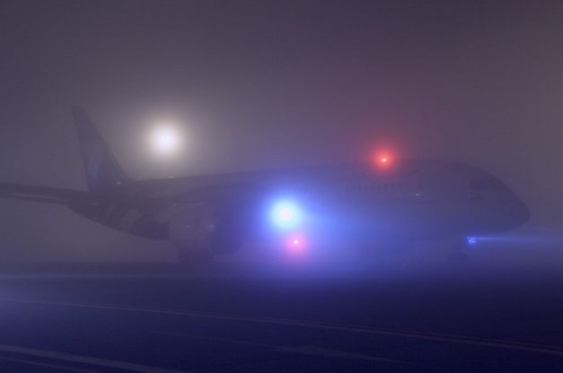 Malpensa, la nebbia 'nasconde' i giganti dell'aria