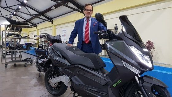 Mobilità green su due ruote: Oikos lancia la sfida elettrica