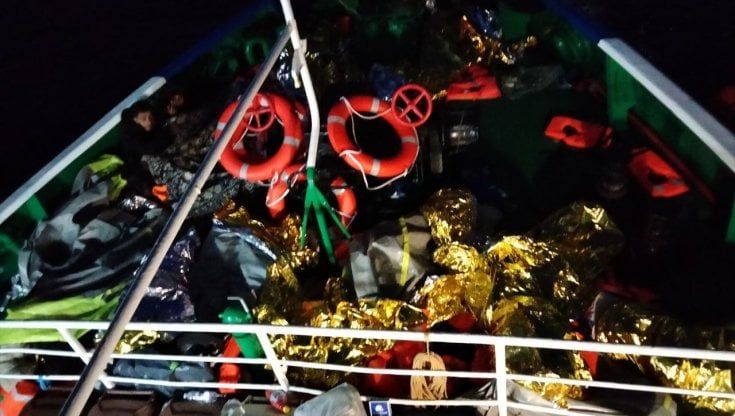 Naufragio con 11 dispersi al largo della Tunisia, 800 migranti soccorsi nel Canale di Sicilia