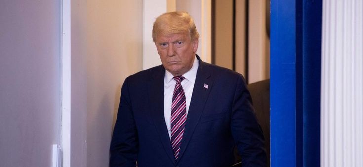 Trump, l'imbarazzante immagine dello sconfitto