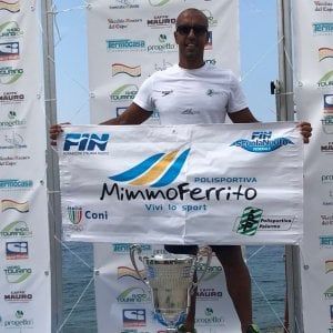 Un atleta palermitano vince tra i Master la traversata dello Stretto di Messina