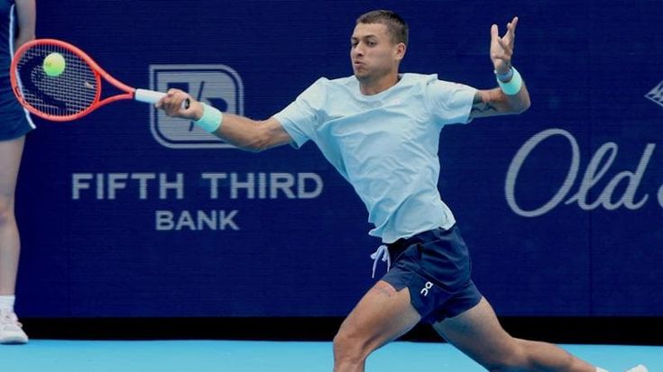 Cobolli stanco e nervoso, Fils domina: vince 6-3, 6-4 e va in finale a Cincinnati