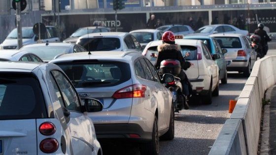 Fuga di gas a Firenze, traffico in tilt nella zona di Careggi