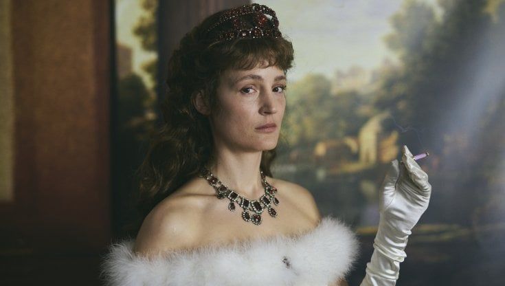 'Il corsetto dell’imperatrice', essere principessa non è una favola