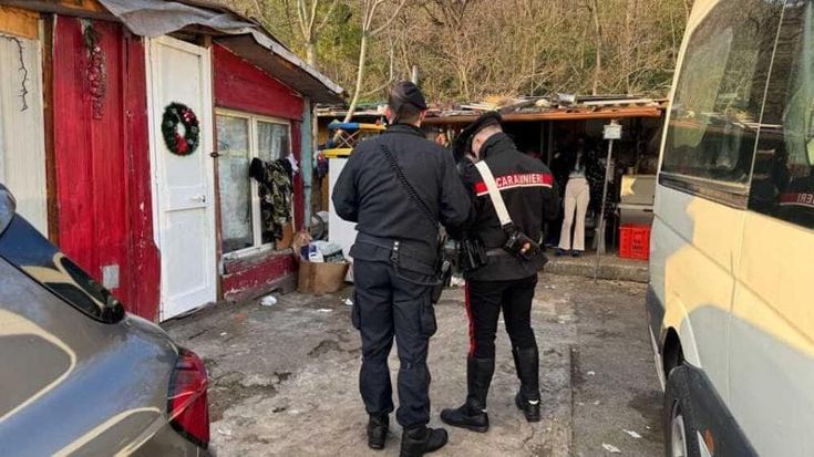 Rapina al campo rom: come agivano i poliziotti dei Parioli tra finte perquisizioni e violenze