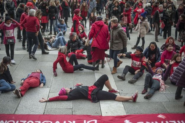 Bologna, donne in piazza contro la violenza