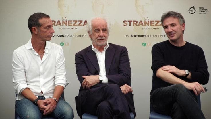 Toni Servillo, Ficarra e Picone: "La stranezza, una divertente confusione tra la vita e il teatro"