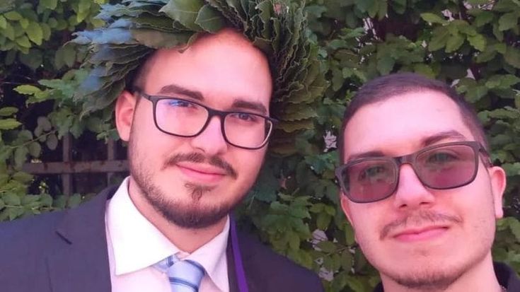 "Era il nostro Simone, aveva una passione contagiosa, lo abbiamo visto venerdì fuori da scuola, doveva iniziare l'Accademia". Il ricordo delle prof dell'Arcangeli