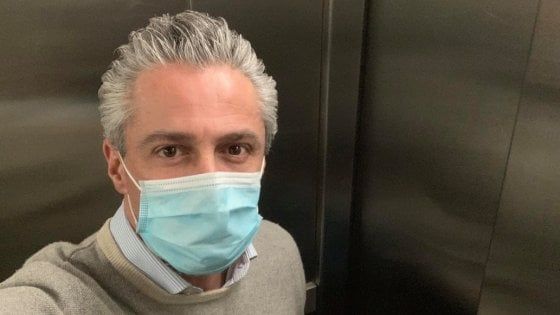 Bari, dentista spopola sui social con regole anticontagio: "Il post più virale? Quando nebulizzo lo studio"