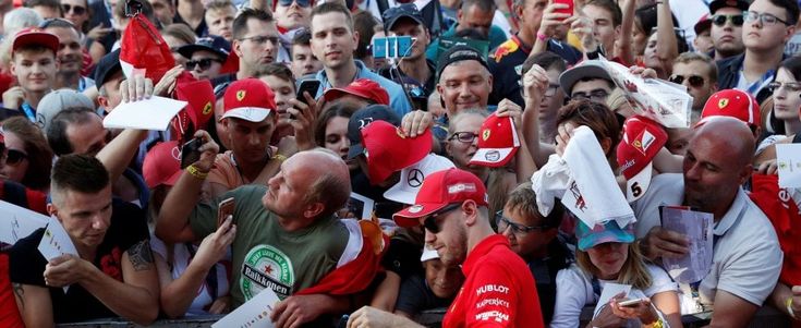 "Universo Ferrari": la casa di Maranello apre le porte di casa