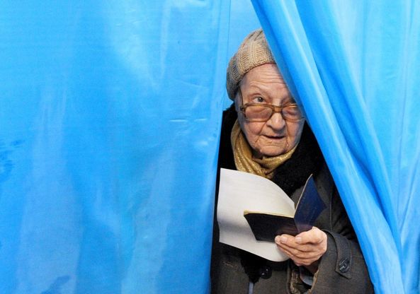 Crimea al voto, al via referendum su secessione