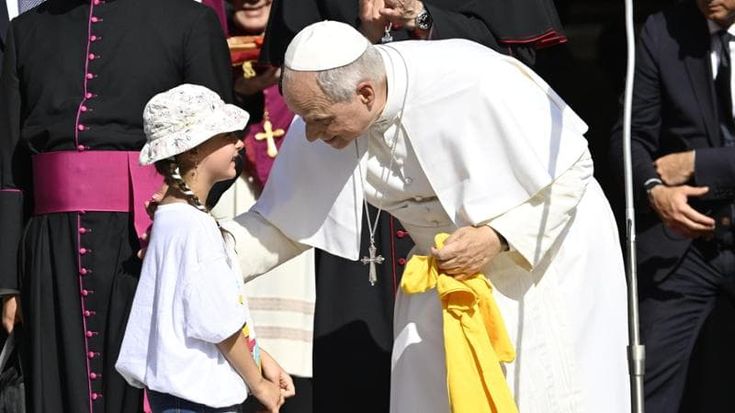 Il cuore di Pavia batte per il Papa della pace, 15mila fedeli lo accolgono: “Lui porta la speranza”