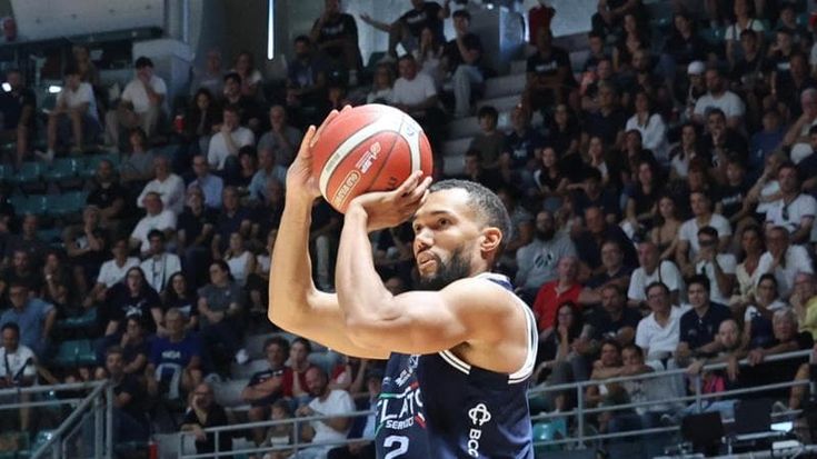 La Fortitudo non si ferma: vince in volata a Caserta grazie ai 29 punti di Morris