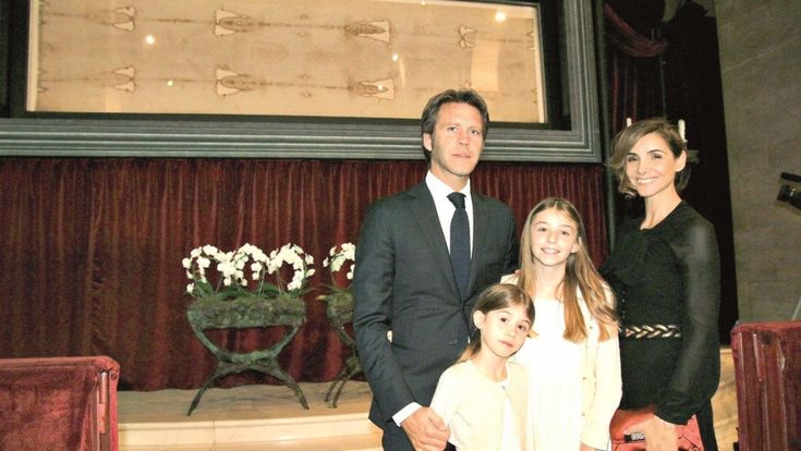 Una regina in casa Savoia. La guerra surreale per il trono che non c’è