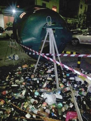 Via Streva, esplode campana per la raccolta del vetro