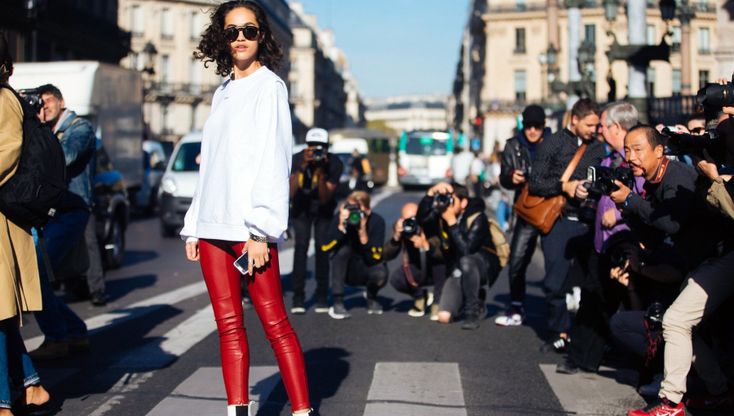 Leggings, da Audrey Hepburn a JLo: un mito che non passa mai di moda