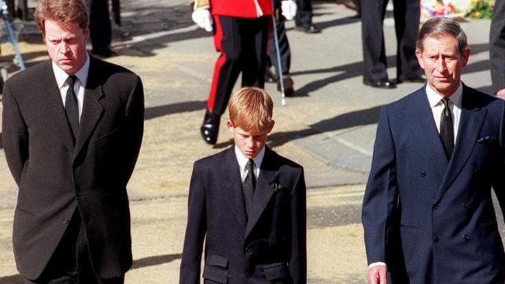 Royal Family, perché il fratello di Diana accusa re Carlo e la coincidenza del ritorno di Harry