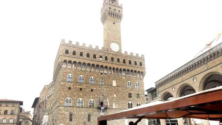 Regole per i dehors, decisi i modelli per piazza Pitti e Signoria