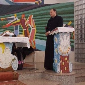 Esorcismo su minorenne: resta in carcere il sacerdote don Barone