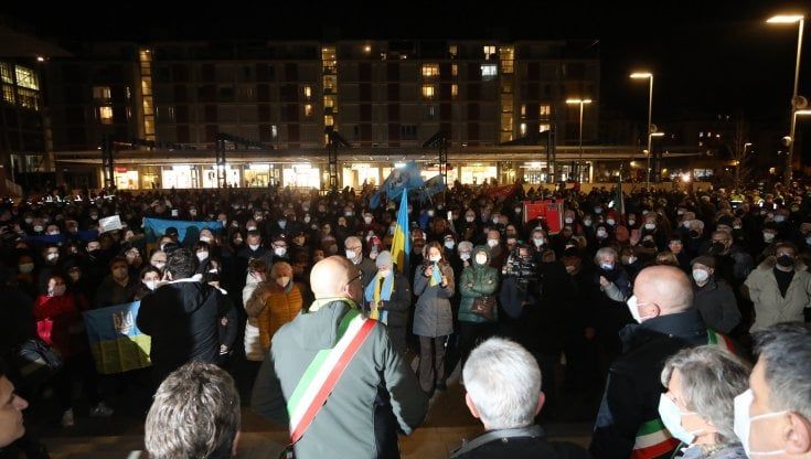 Mille in piazza contro la guerra