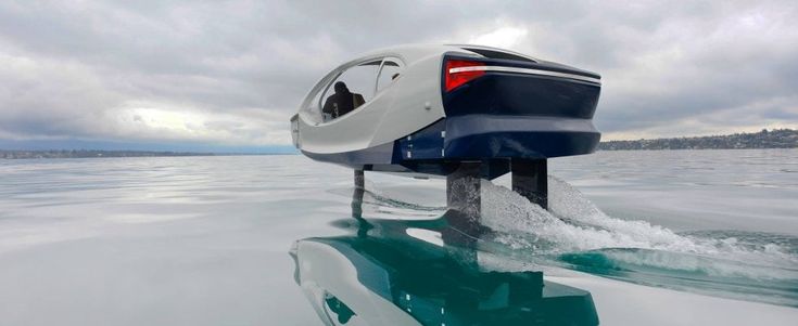Incredibile Seabubble, la "spider" elettrica che vola sull'acqua