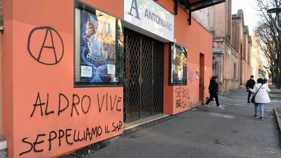 Salvini alla "Befana del poliziotto": scritte anarchiche all'Antoniano contro il Sap