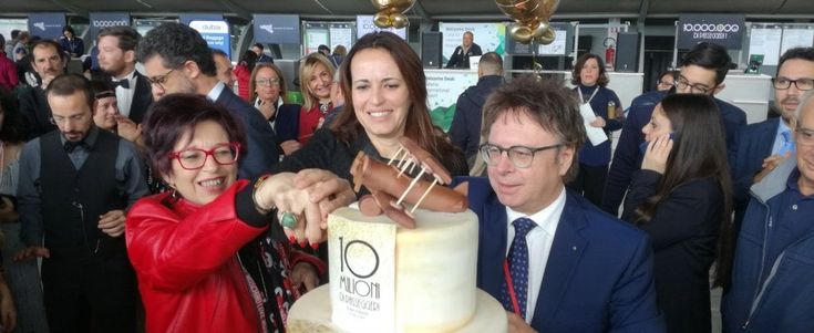 Catania, l'aeroporto festeggia il Natale e il record di 10 milioni di passeggeri 