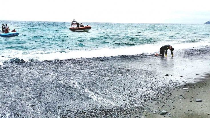 Giro d’Italia a nuoto:  la Palermo-Ustica con una gamba sola per sensibilizzare sulla disabilità