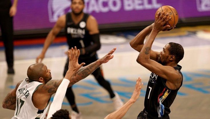 Basket, playoff Nba: Brooklyn domina Milwaukee, partenza lanciata per Phoenix