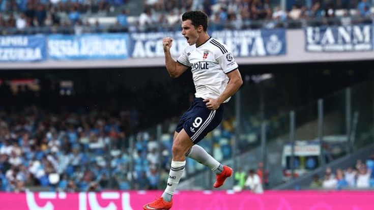 Dal Como un messaggio al campionato: Napoli battuto 2-1 al Maradona