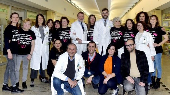 World cancer day a Parma con medici, infermieri e volontari: "Un 'taglio' al fumo salva la vita"