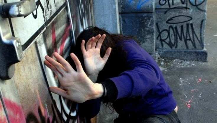 Violenze, il prete anti-denunce di Trapani: "Il marito perfetto non esiste"