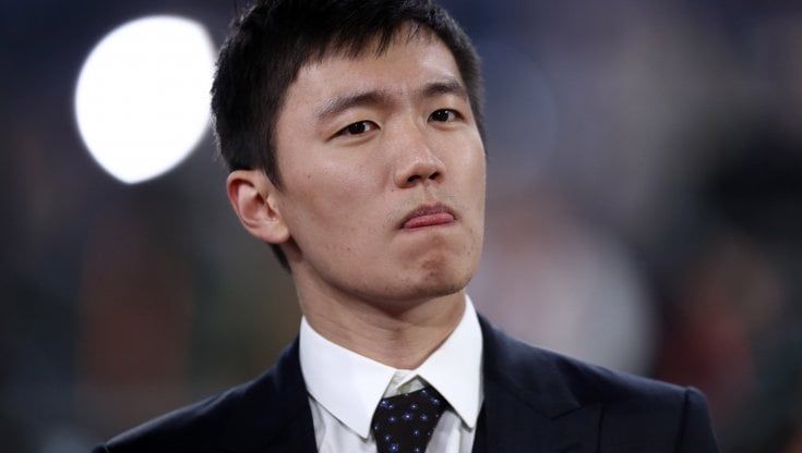 Inter, Zhang inseguito dalle banche cinesi: "Ha rinunciato allo stipendio da presidente per non pagare i debiti"